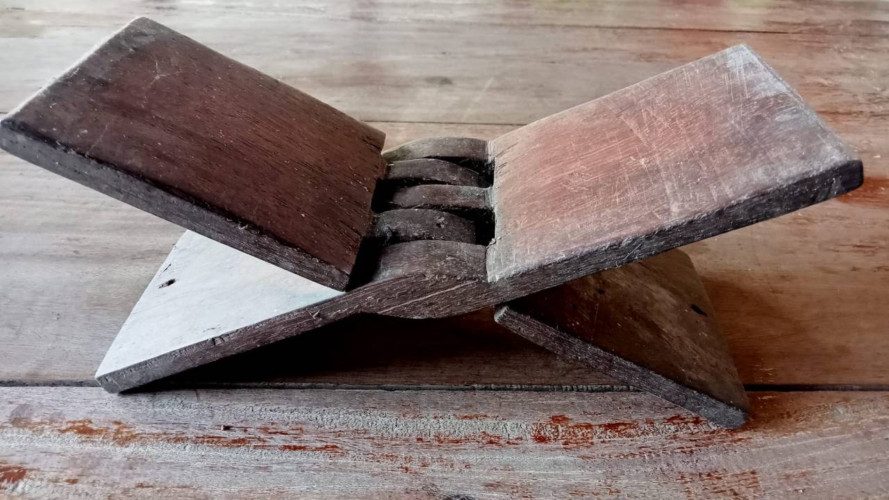 wood pillow 1